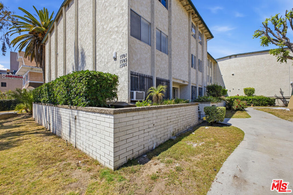 1337 S Hoover Street - Photo 11