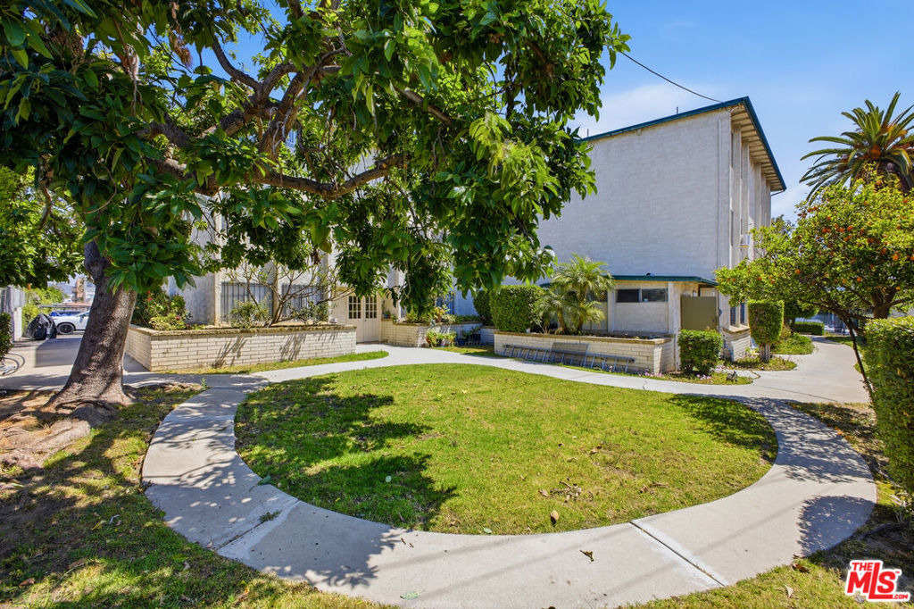 1337 S Hoover Street - Photo 12