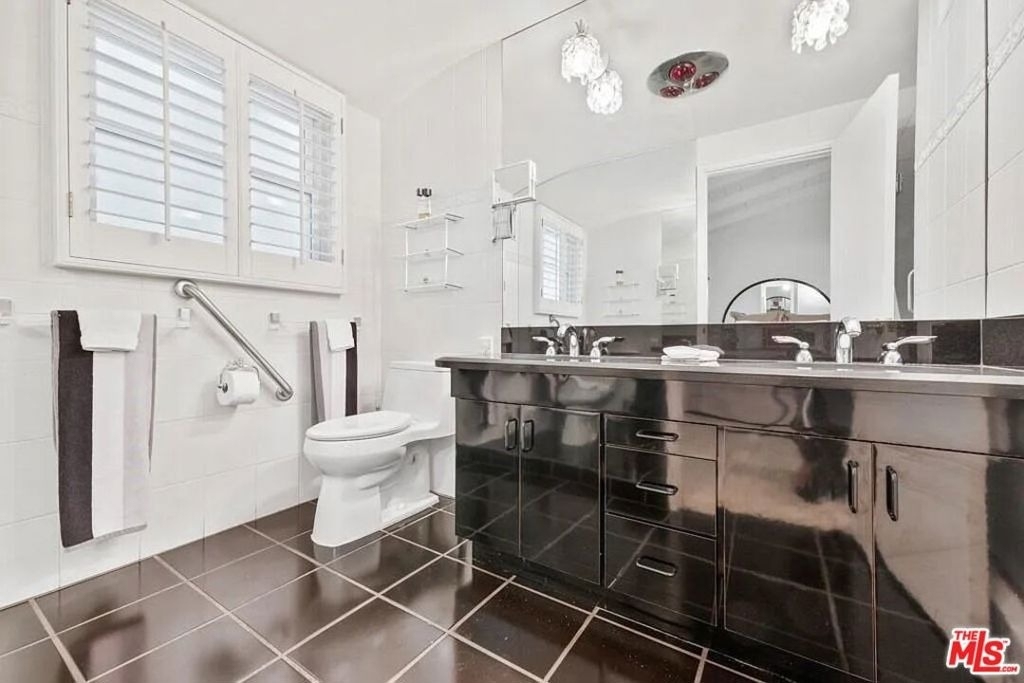 4363 Hayvenhurst Ave - Photo 12