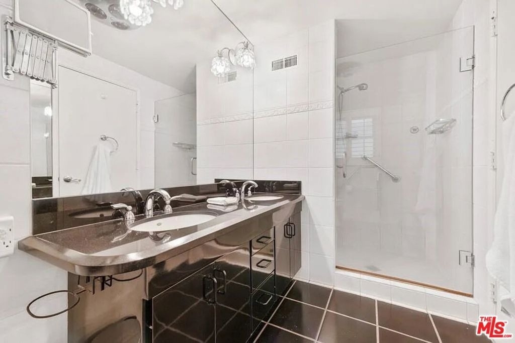 4363 Hayvenhurst Ave - Photo 13