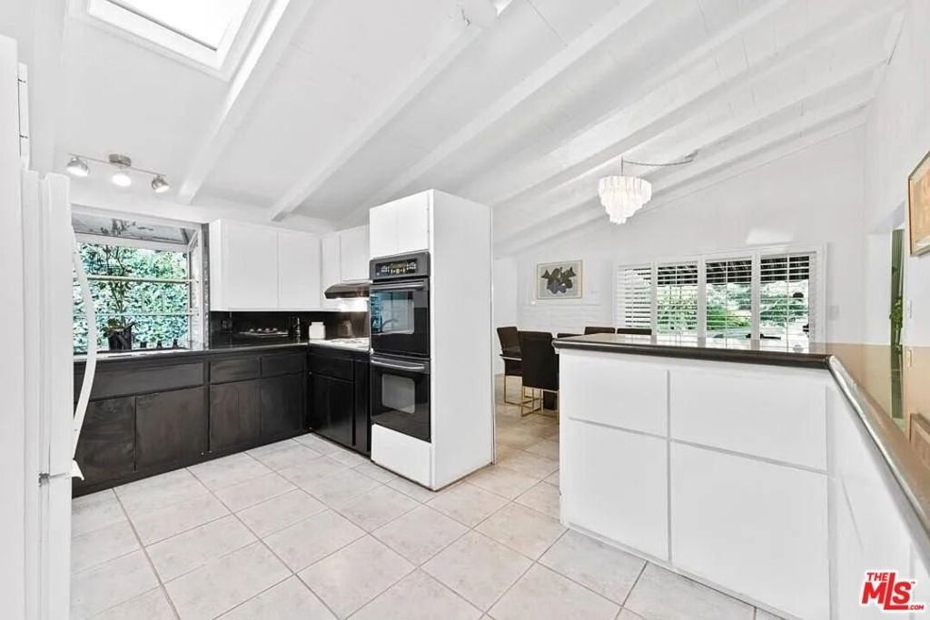 4363 Hayvenhurst Ave - Photo 9