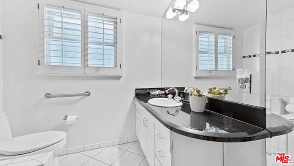 4363 Hayvenhurst Ave - Photo 37