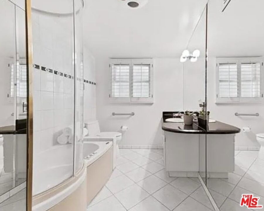 4363 Hayvenhurst Ave - Photo 39