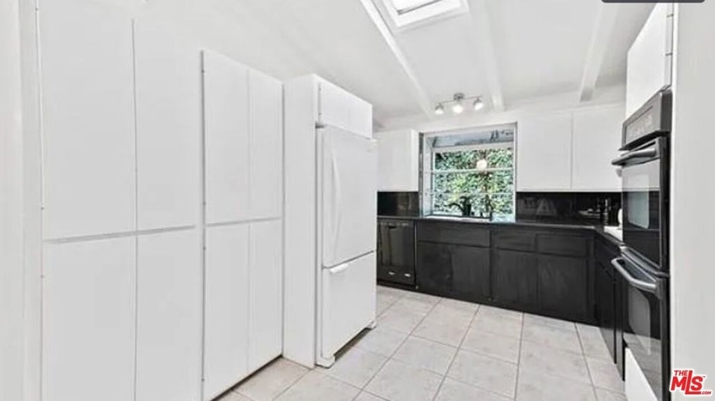 4363 Hayvenhurst Ave - Photo 27
