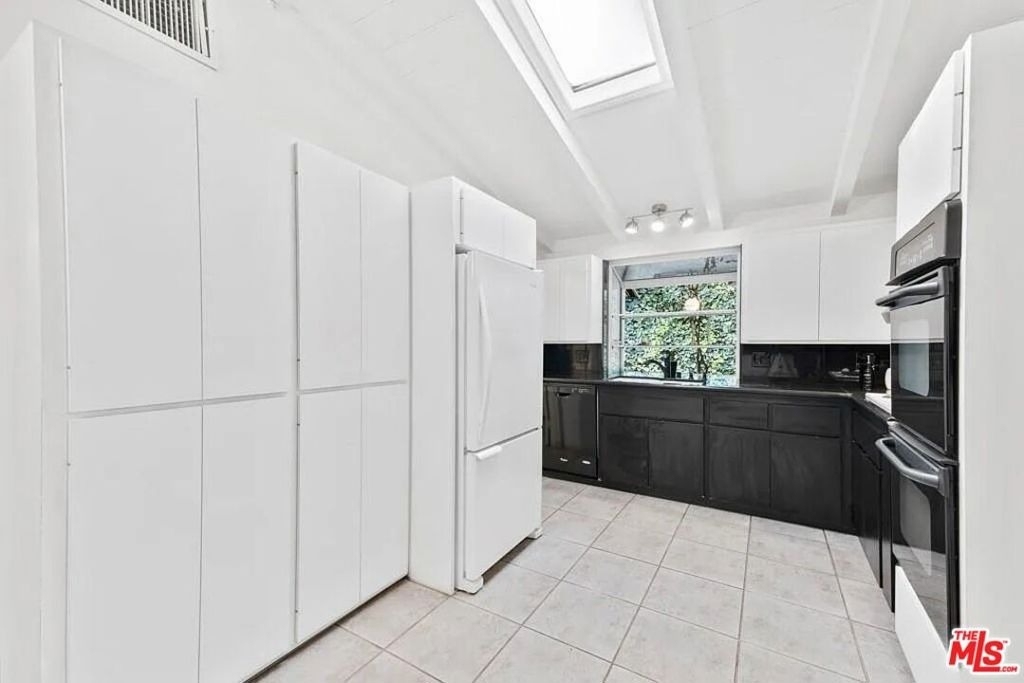 4363 Hayvenhurst Ave - Photo 11