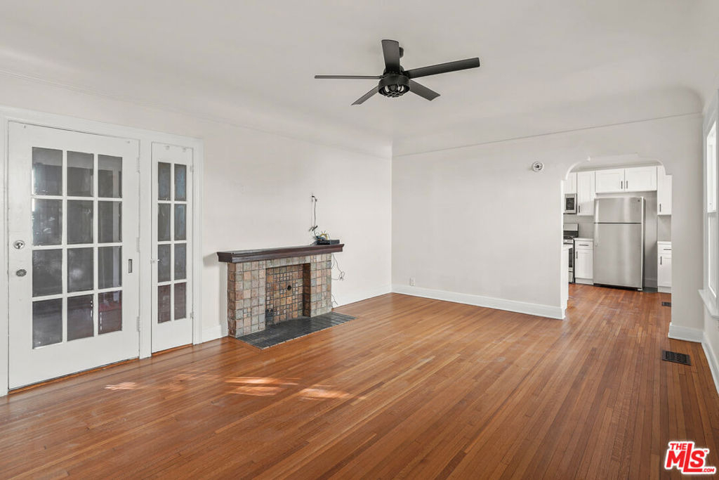 1815 Grace Avenue - Photo 2