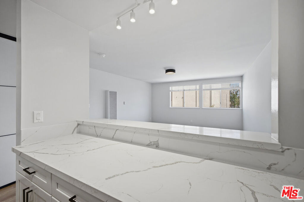 1337 S Hoover Street - Photo 6