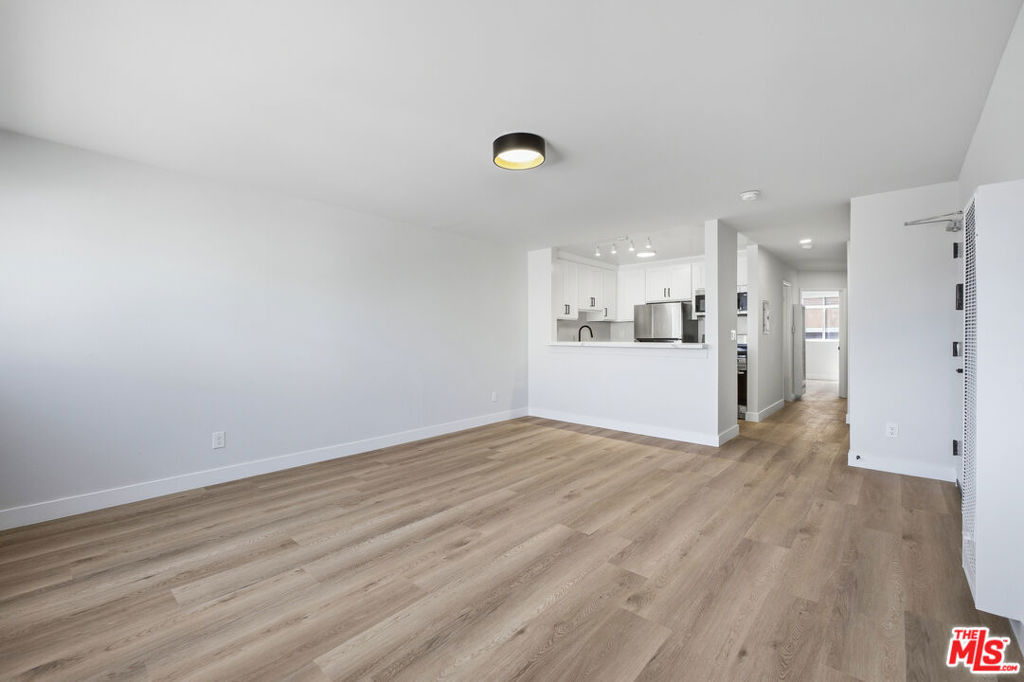 1337 S Hoover Street - Photo 5