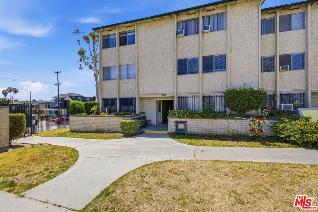 1337 S Hoover Street - Photo 14