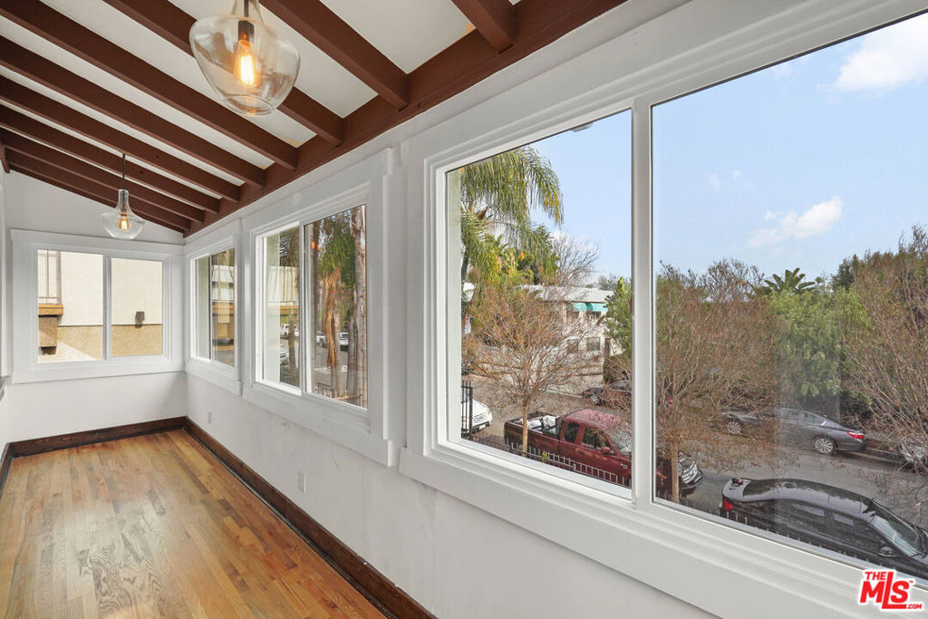 1821 Grace Avenue - Photo 4
