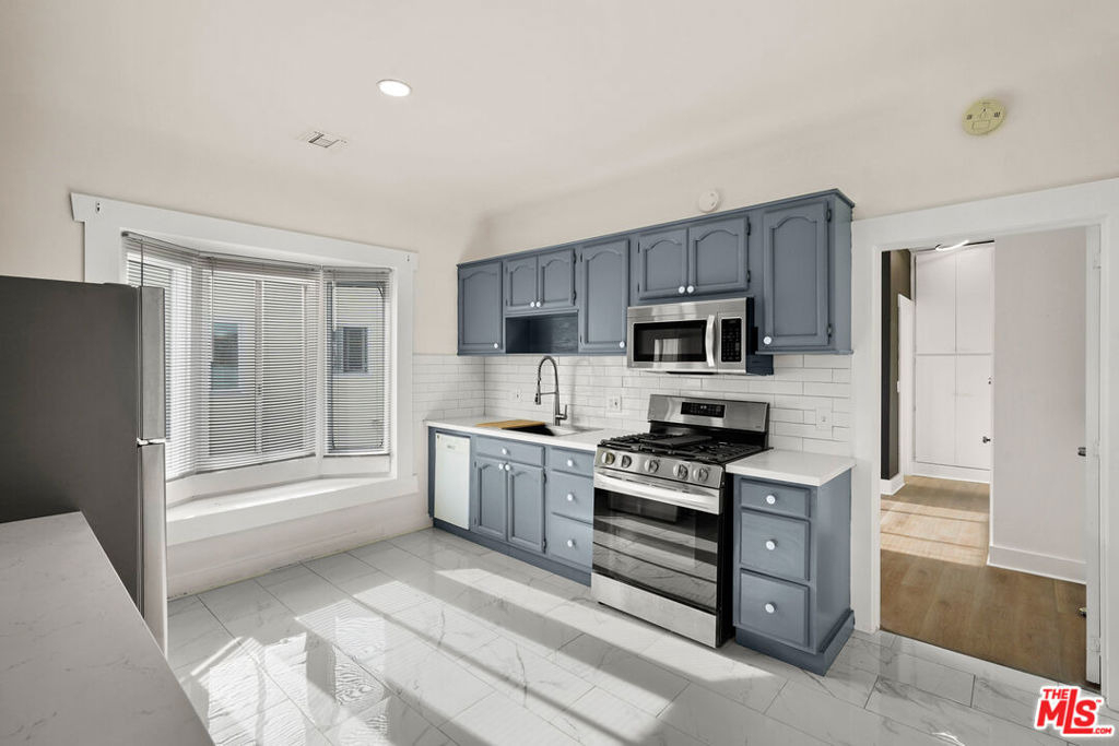 1821 Grace Avenue - Photo 21