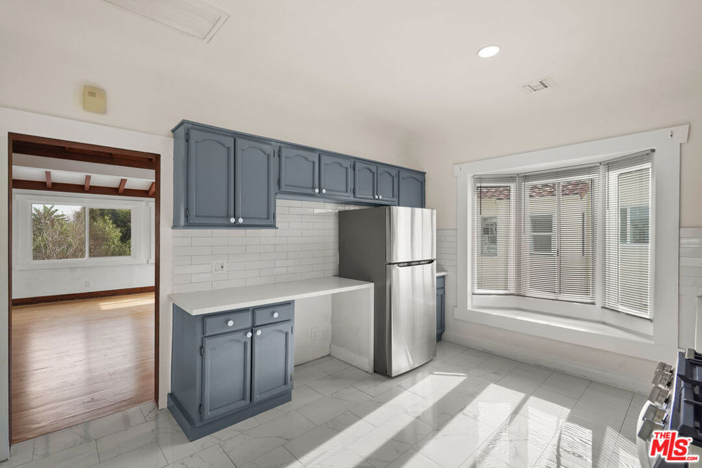 1821 Grace Avenue - Photo 22