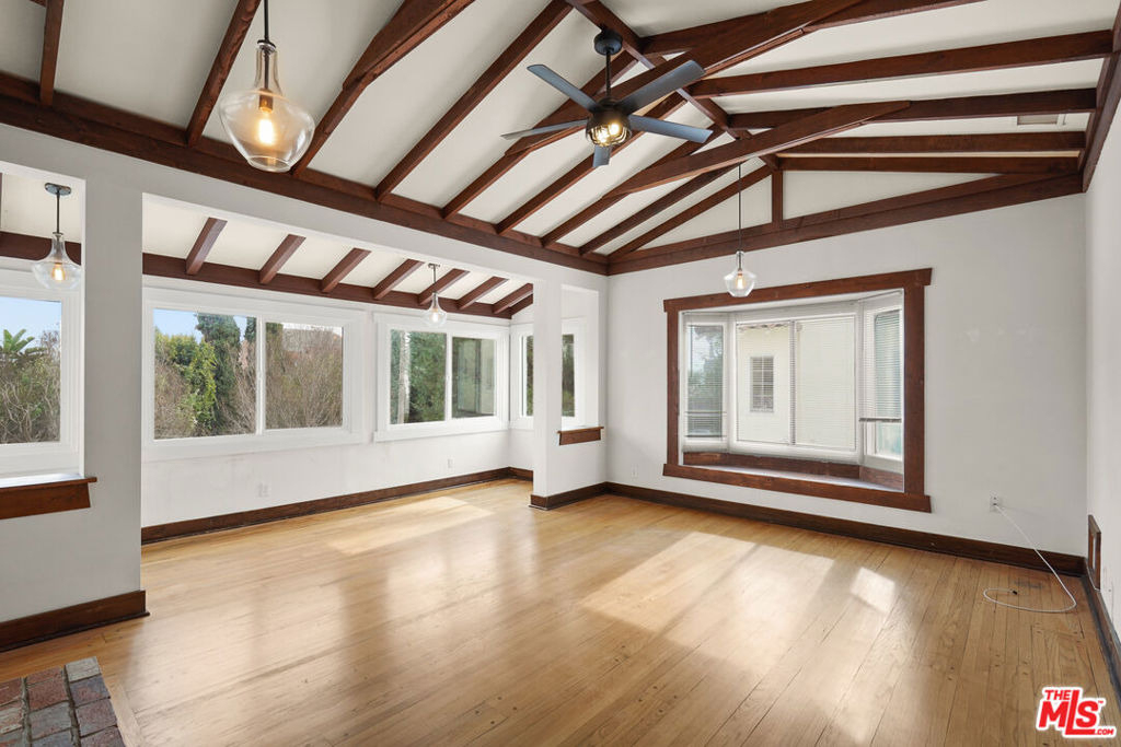 1821 Grace Avenue - Photo 0