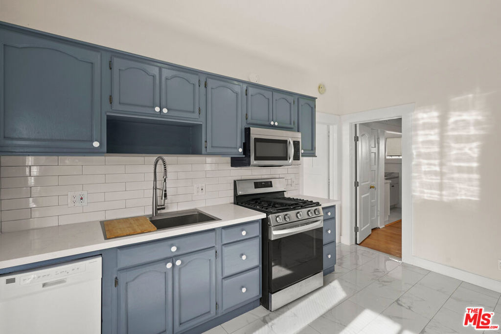 1821 Grace Avenue - Photo 23
