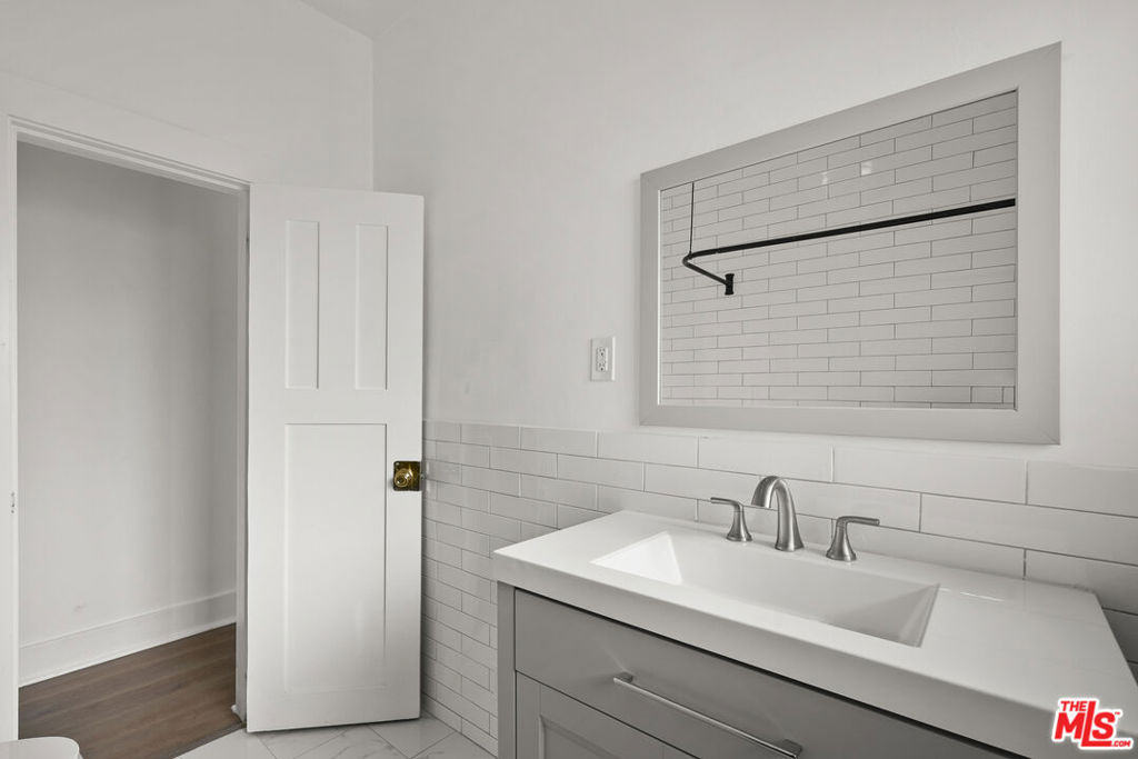 1821 Grace Avenue - Photo 37