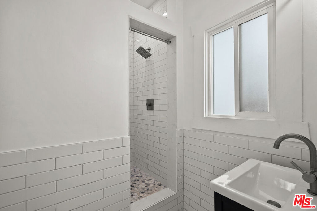 1821 Grace Avenue - Photo 29