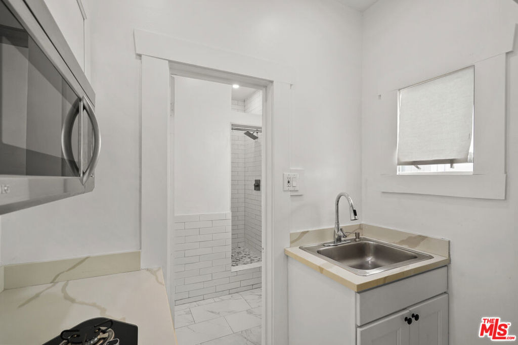 1821 Grace Avenue - Photo 28