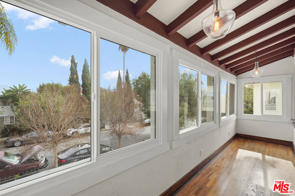 1821 Grace Avenue - Photo 3