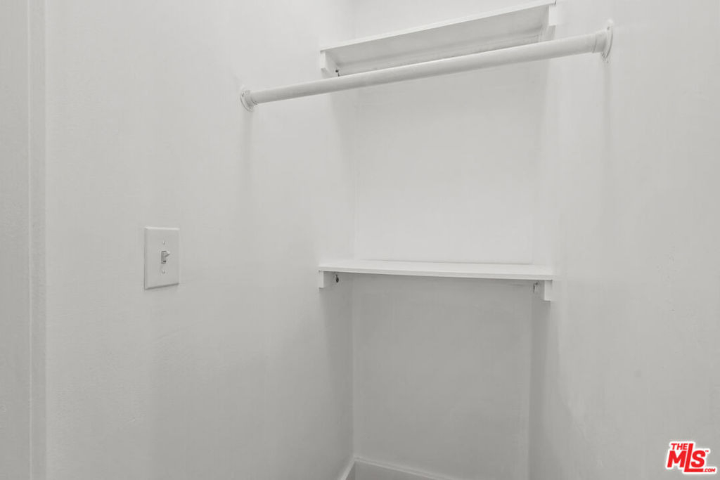1821 Grace Avenue - Photo 32
