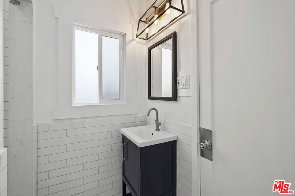 1821 Grace Avenue - Photo 30