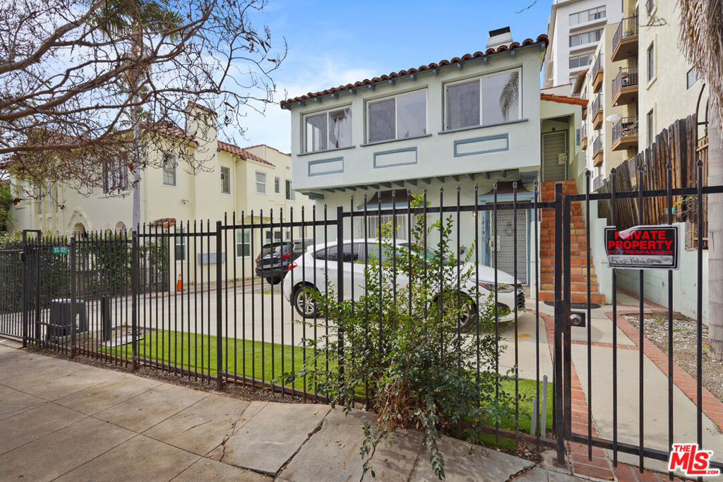 1821 Grace Avenue - Photo 39