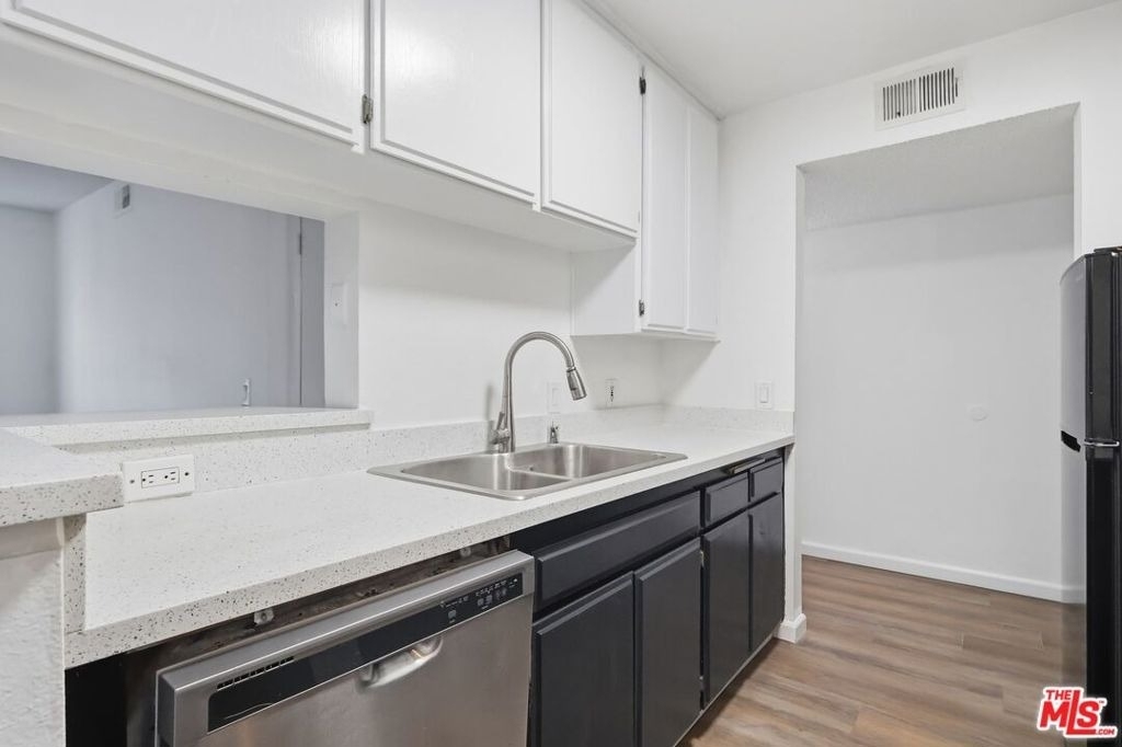 11015 Morrison Street - Photo 6