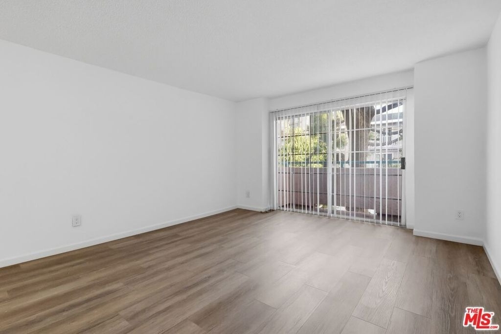 11015 Morrison Street - Photo 17