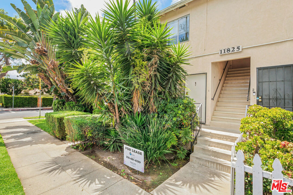 11825 Iowa Avenue - Photo 1