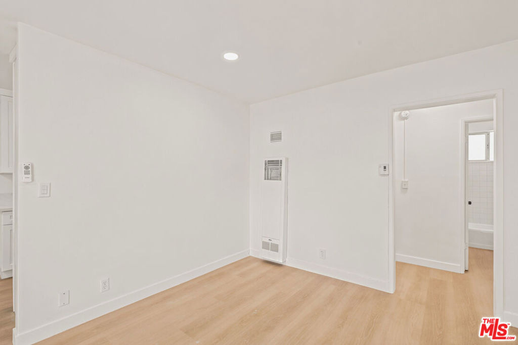 11825 Iowa Avenue - Photo 5
