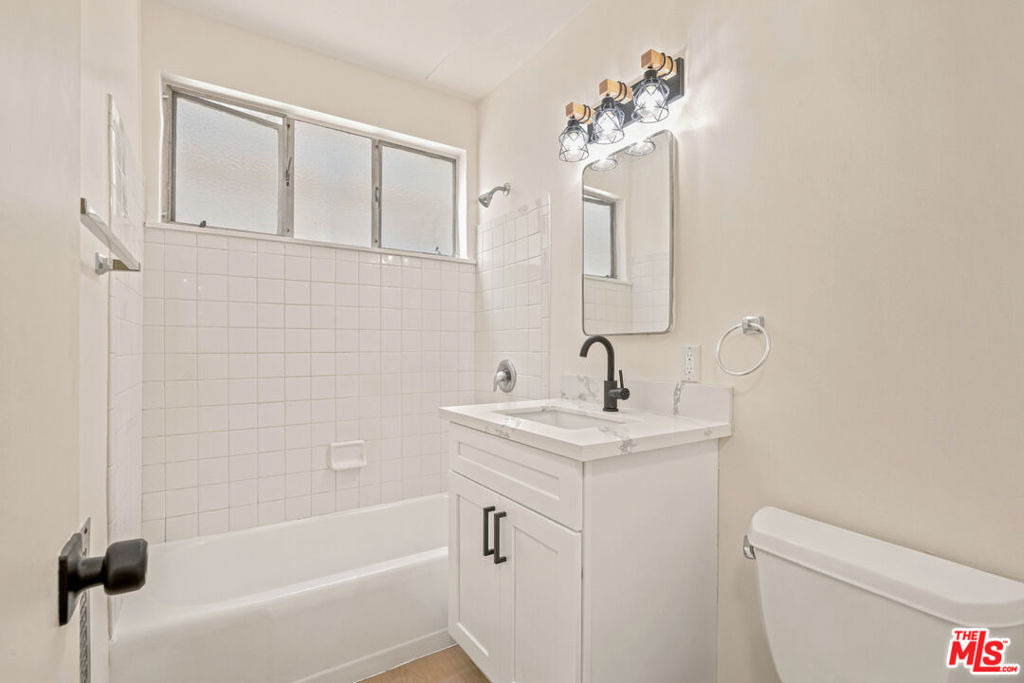 11825 Iowa Avenue - Photo 12