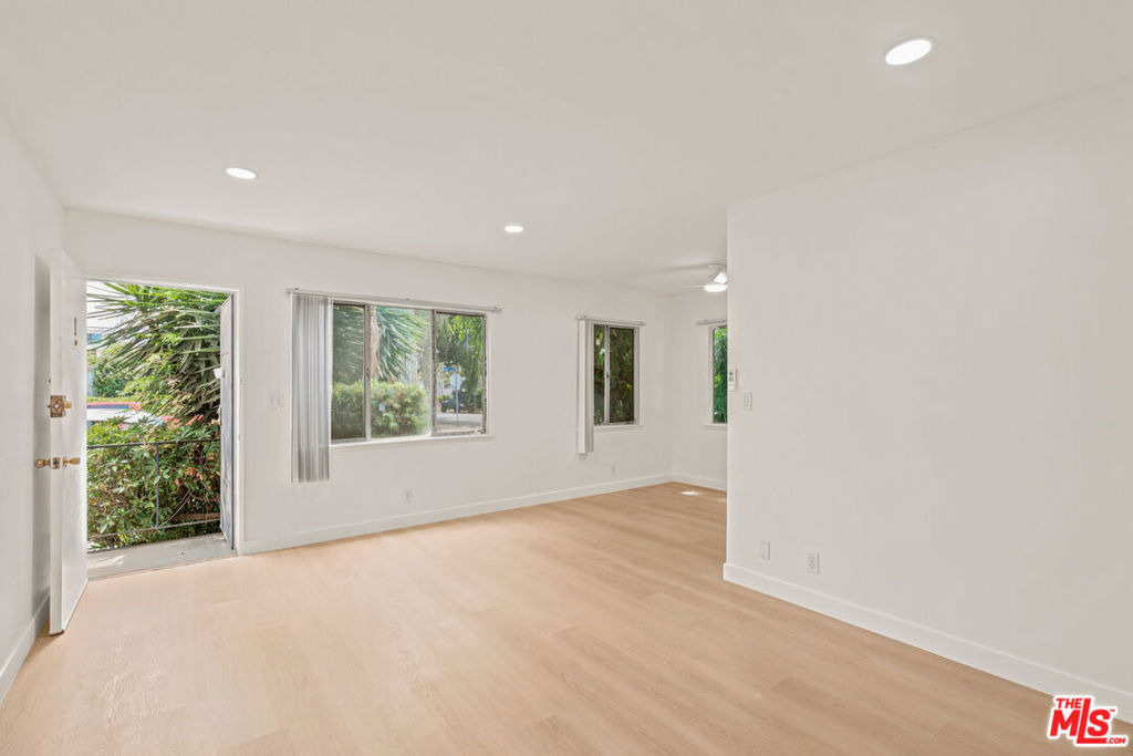 11825 Iowa Avenue - Photo 3