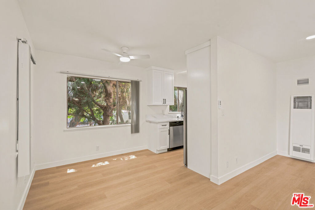 11825 Iowa Avenue - Photo 6