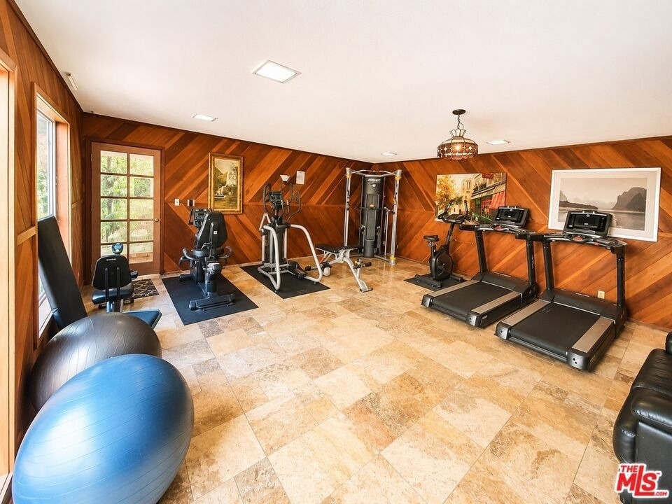 525 S Ardmore Avenue - Photo 6