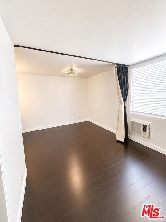 525 S Ardmore Avenue - Photo 3