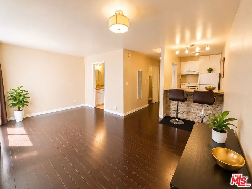 525 S Ardmore Avenue - Photo 7