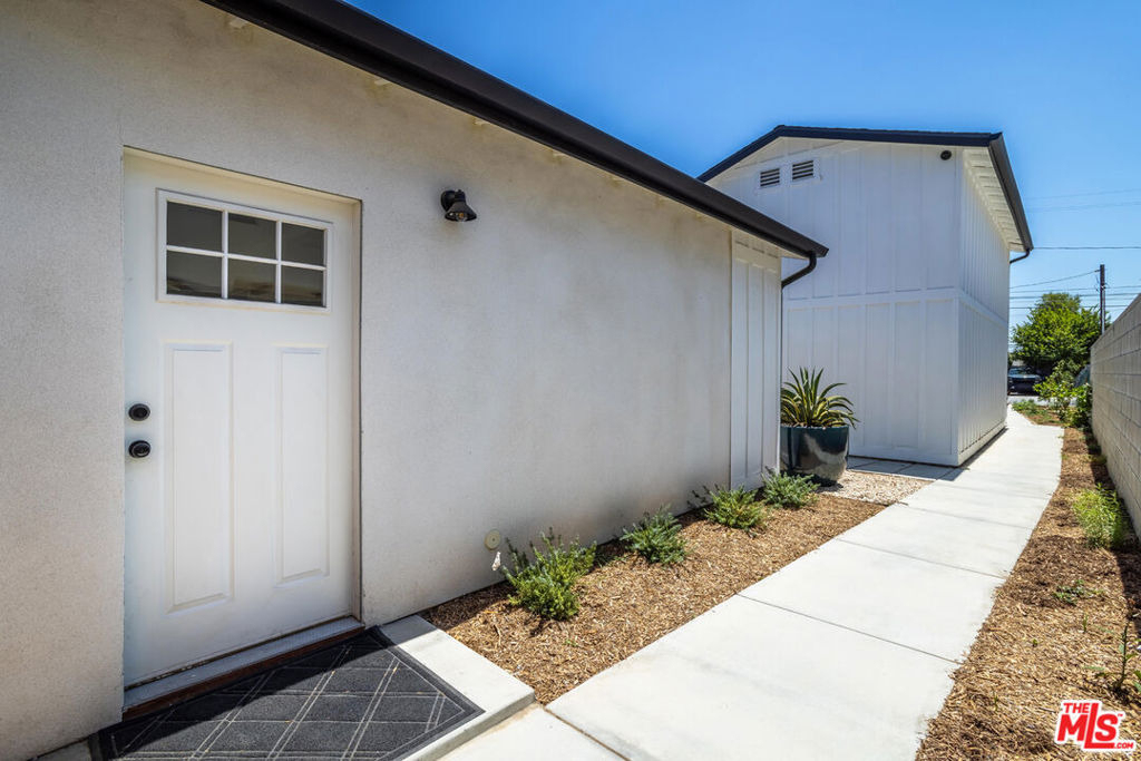345 Genoa Street - Photo 5