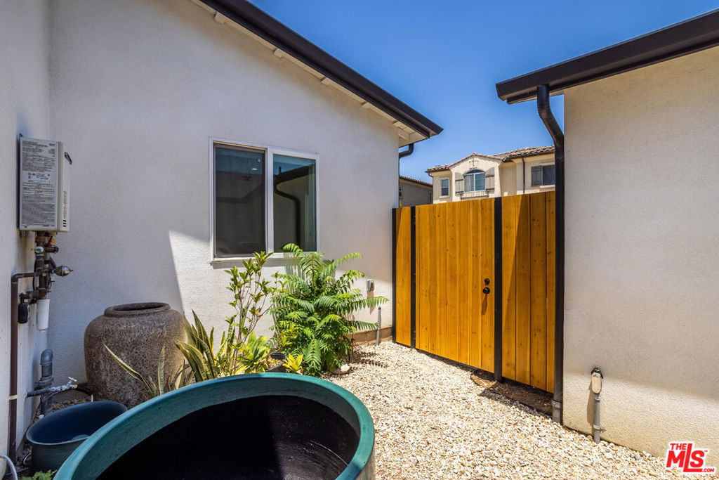 345 Genoa Street - Photo 45