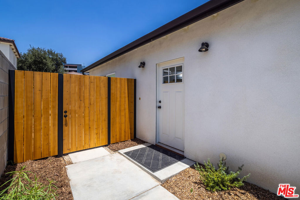 345 Genoa Street - Photo 4