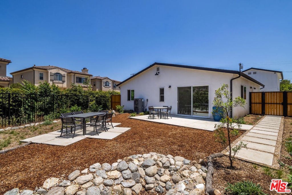 345 Genoa Street - Photo 43
