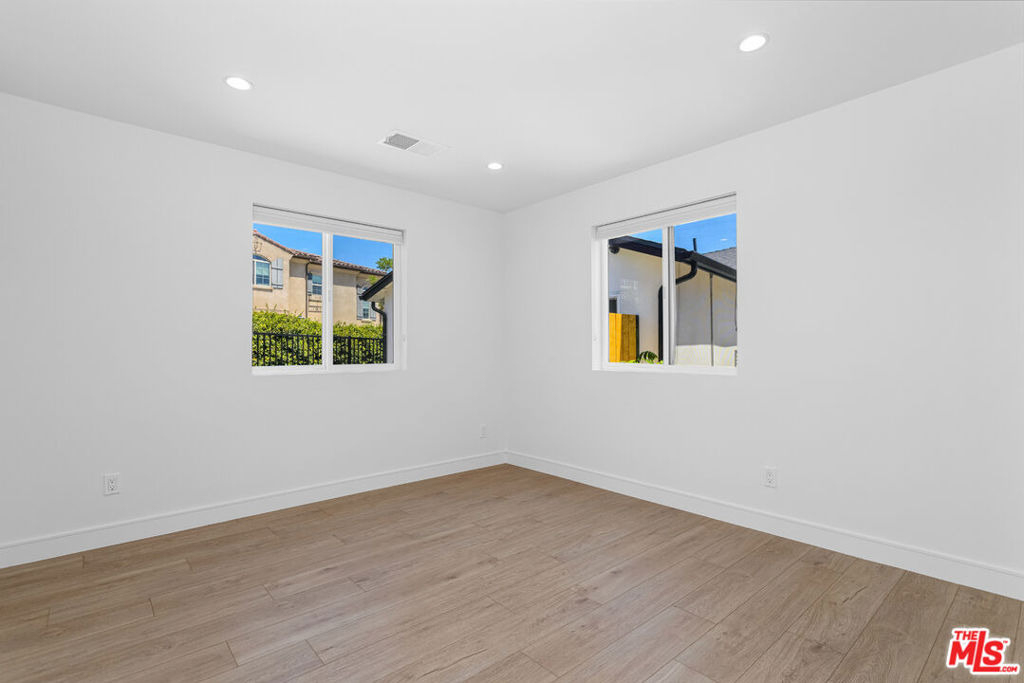 345 Genoa Street - Photo 30
