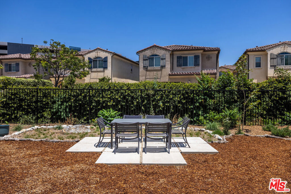 345 Genoa Street - Photo 39