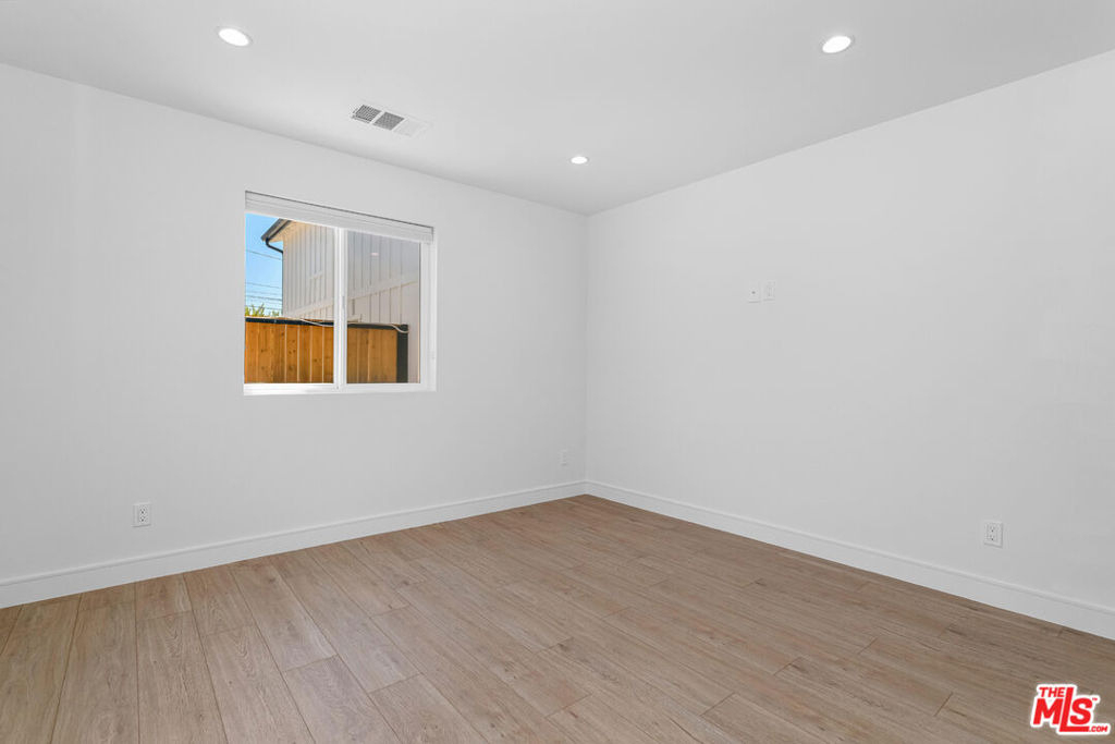 345 Genoa Street - Photo 23