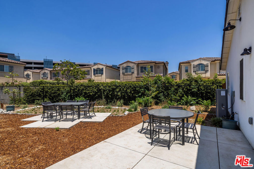 345 Genoa Street - Photo 34