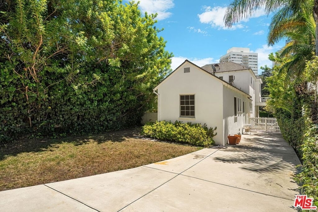 1063 Selby Avenue - Photo 19