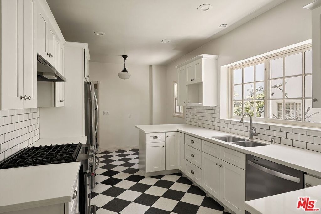 1063 Selby Avenue - Photo 4