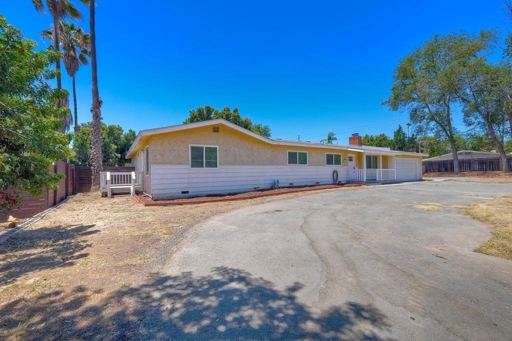 1921 Felicita Road - Photo 2