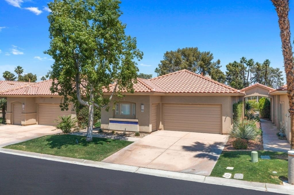 105 N Kavenish Drive - Photo 0
