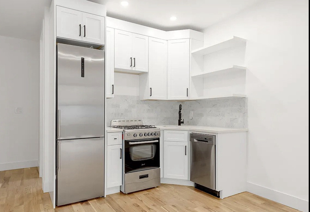 722 Chauncey Street - Photo 2