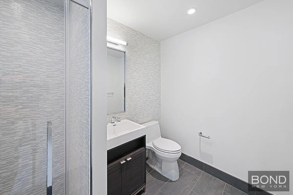 Tenth Avenue - Photo 1