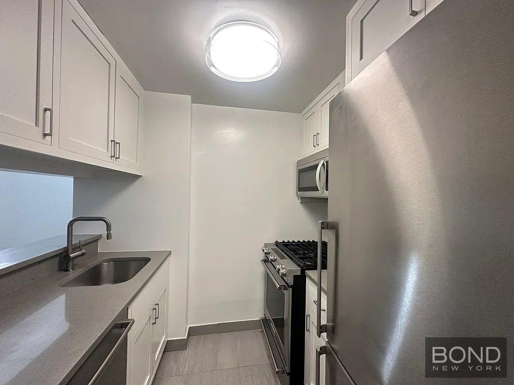 West 55th Street - Photo 2